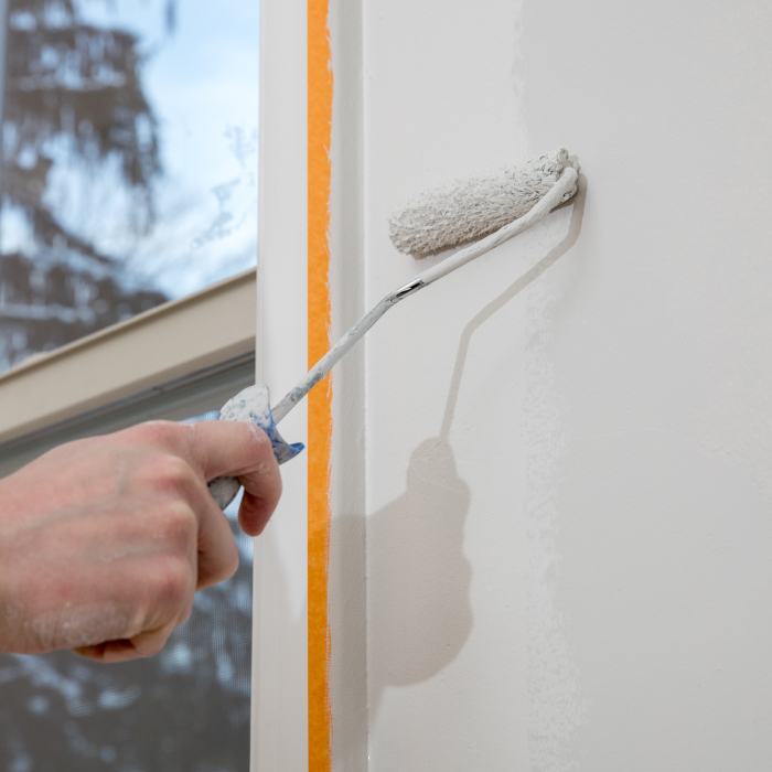 Peinture intérieure de mur au rouleau avec finitions soignées par Qualit'Colors33